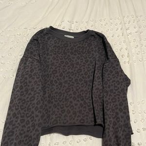 slightly cropped leopard print sweatshirt